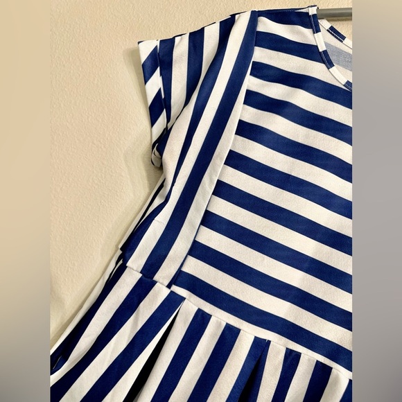 Short sleeved dress with pockets - Picture 2 of 2